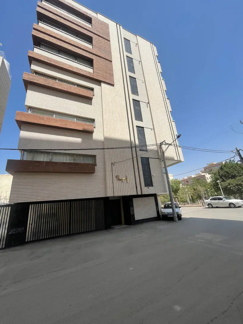 اپارتمان ۱۷۵ متری سه نبش بلوار ایمان