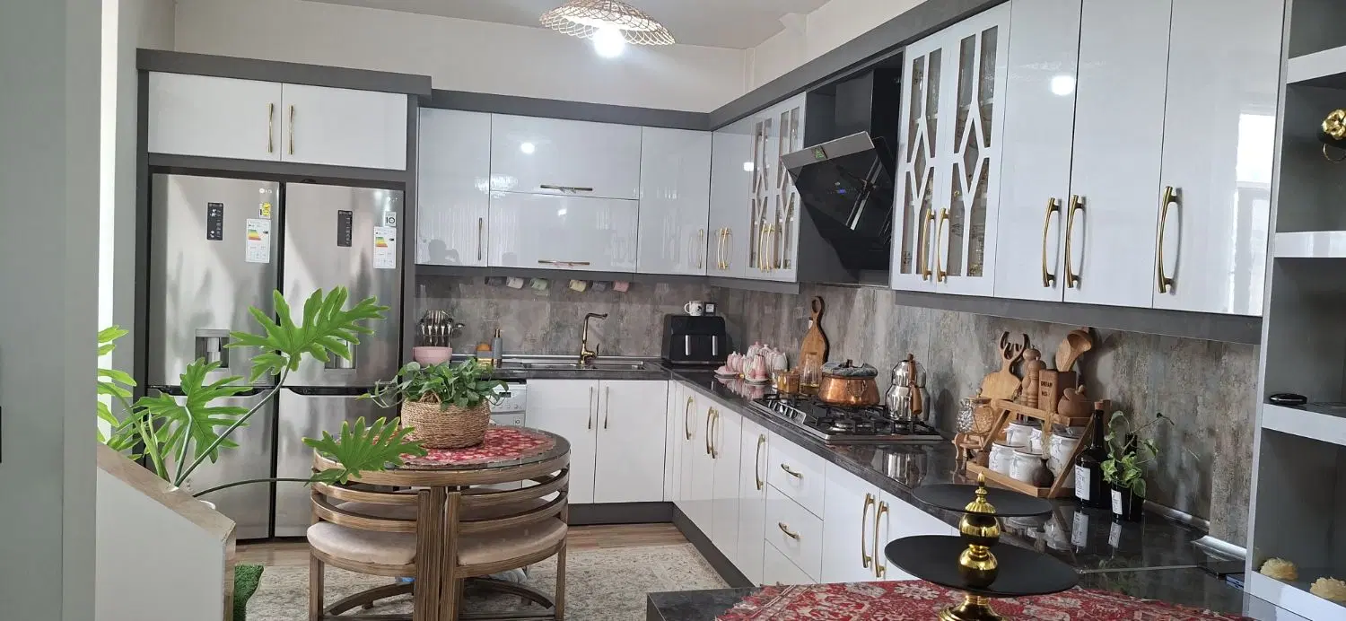 آپارتمان ۱۸۰ متری با حیاط اختصاصی کشاورز