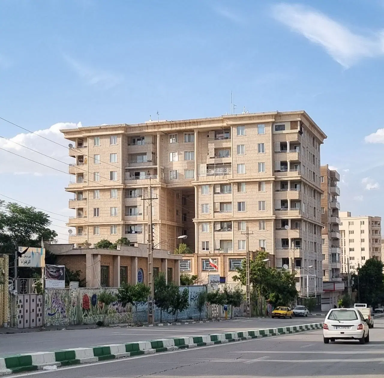 آپارتمان شریعتی، برج راه، ۱۱۰ متر