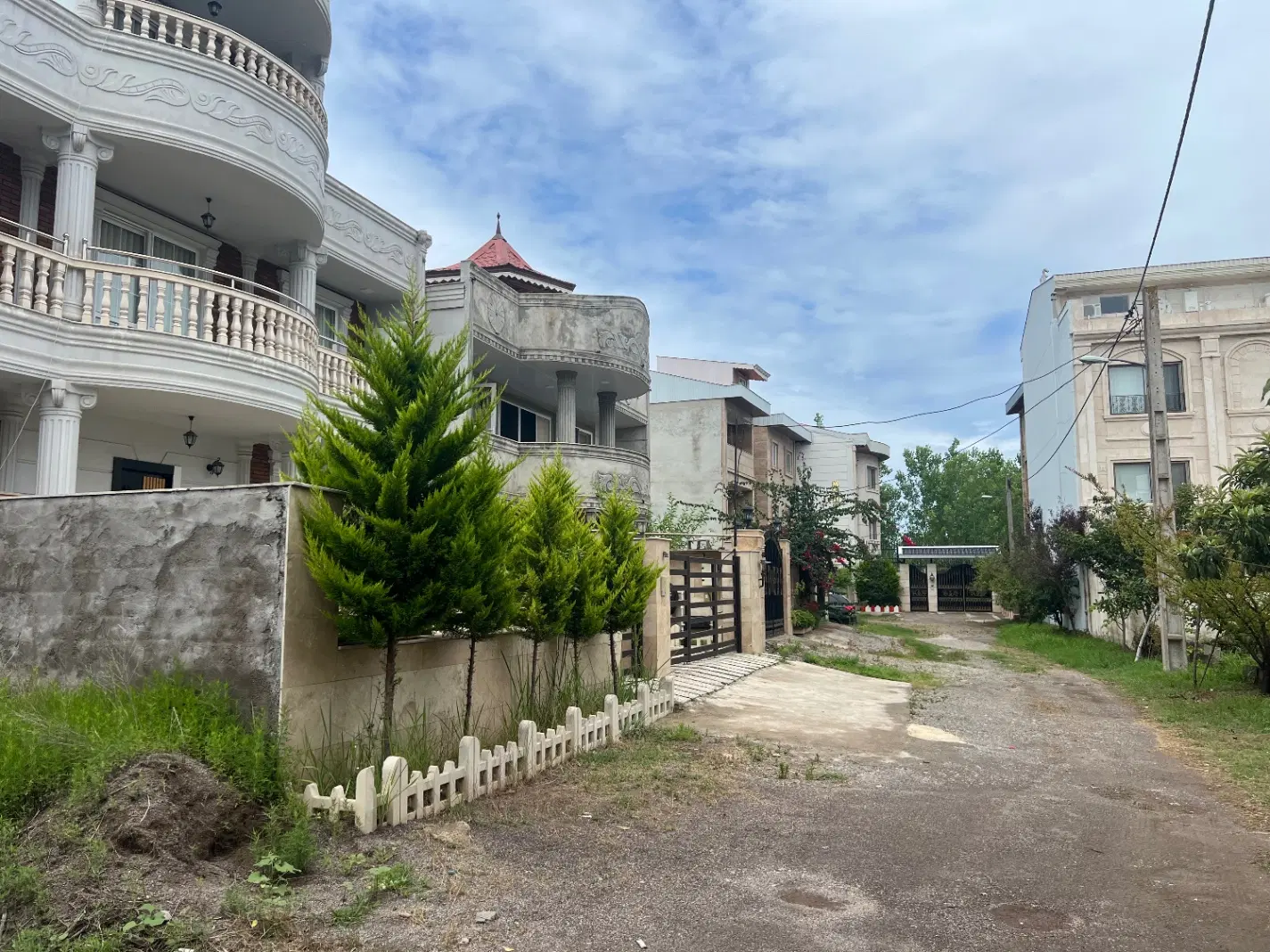 زمین در دهکده ساحلی