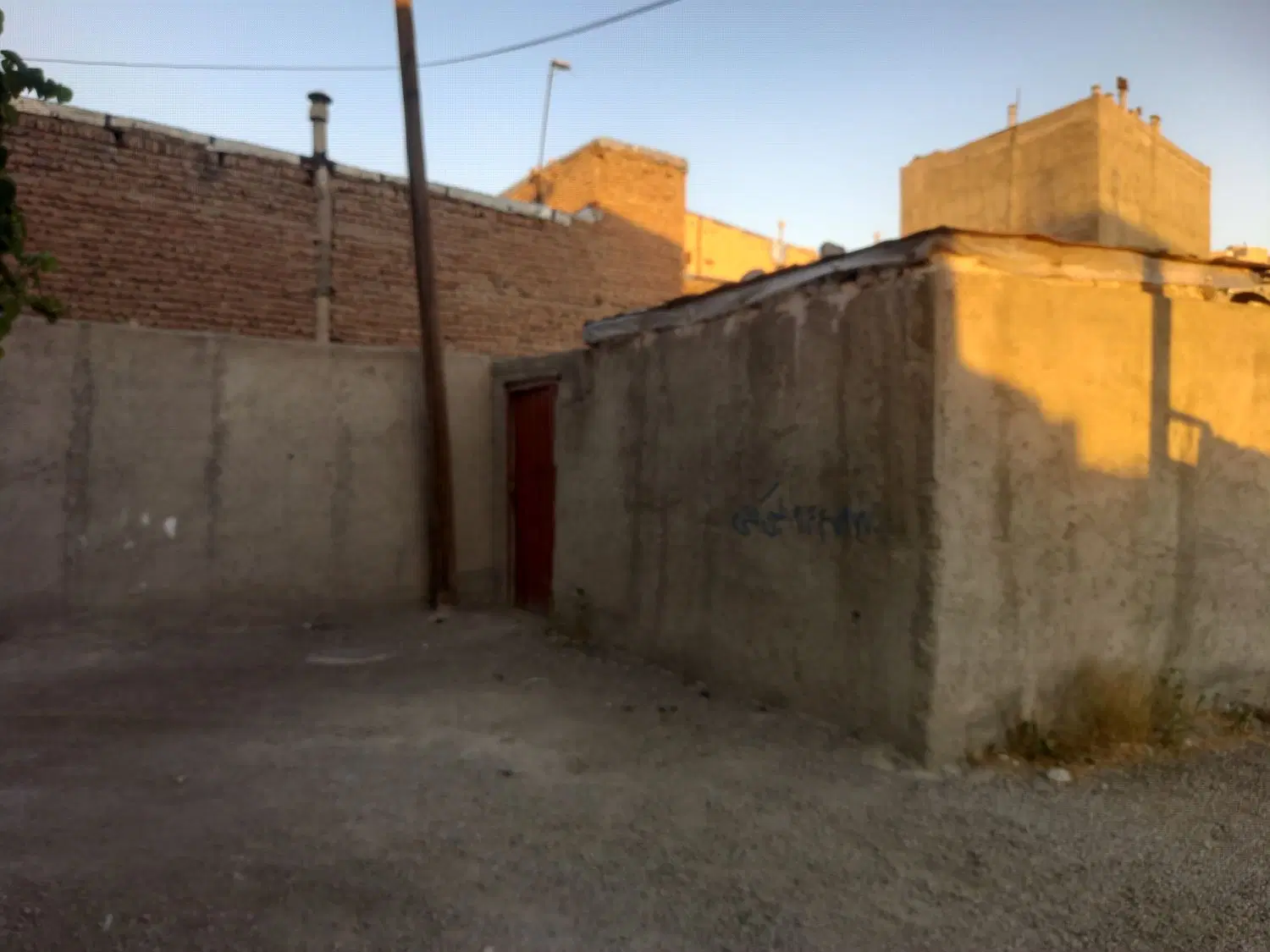 زمین حصارشده ۹۰متری رواسان کوچه پروین اعتصامی
