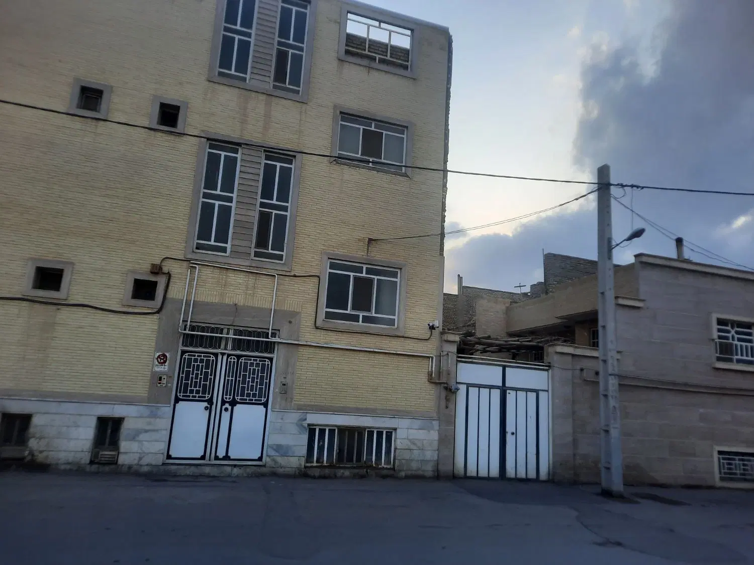 زیرزمین مسکونی بلوارنواب صفوی