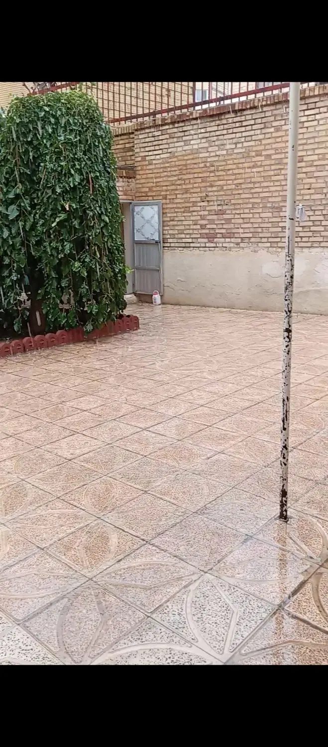 حیاط کلنگی