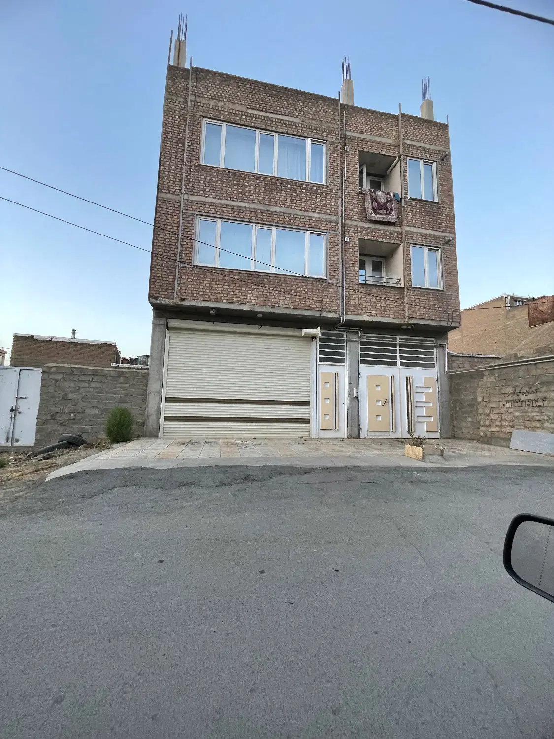 یک باب منزل مسکونی فوق لوکس