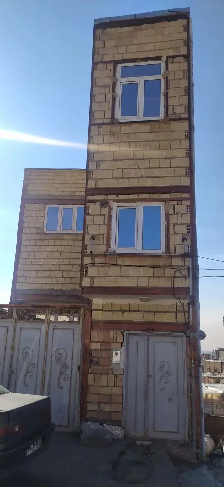 آناخاتون ۱۳۴ مغازه تمام بهداشتی و۲ واحد مسکونی