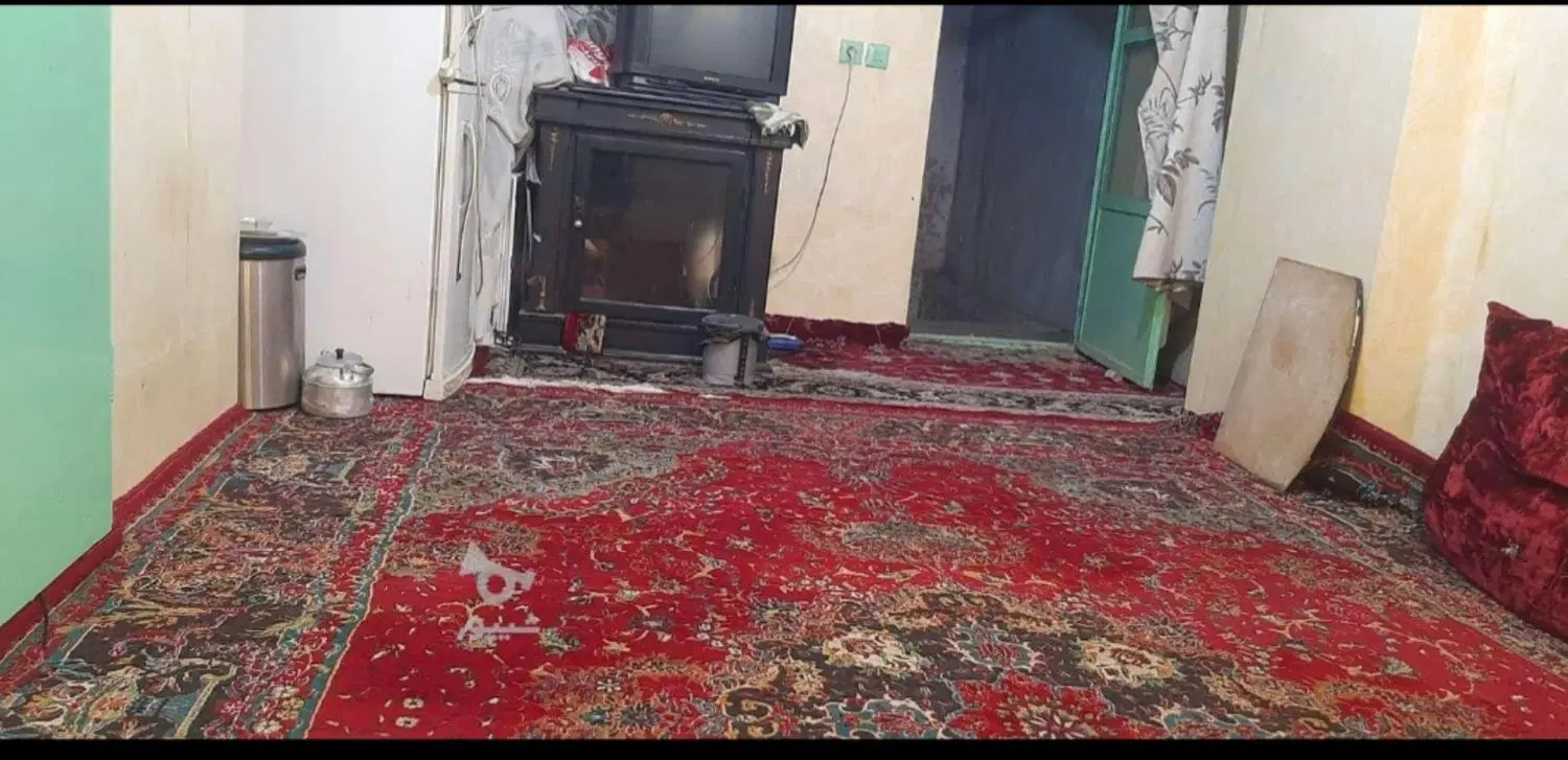 اتاق سی  متری همراه آشپزخانه طبقه دوم ویک بالکن
