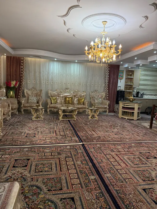اپارتمان ۱۳۶متر طبقه اول سه خواب دو پارکینگ افسریه