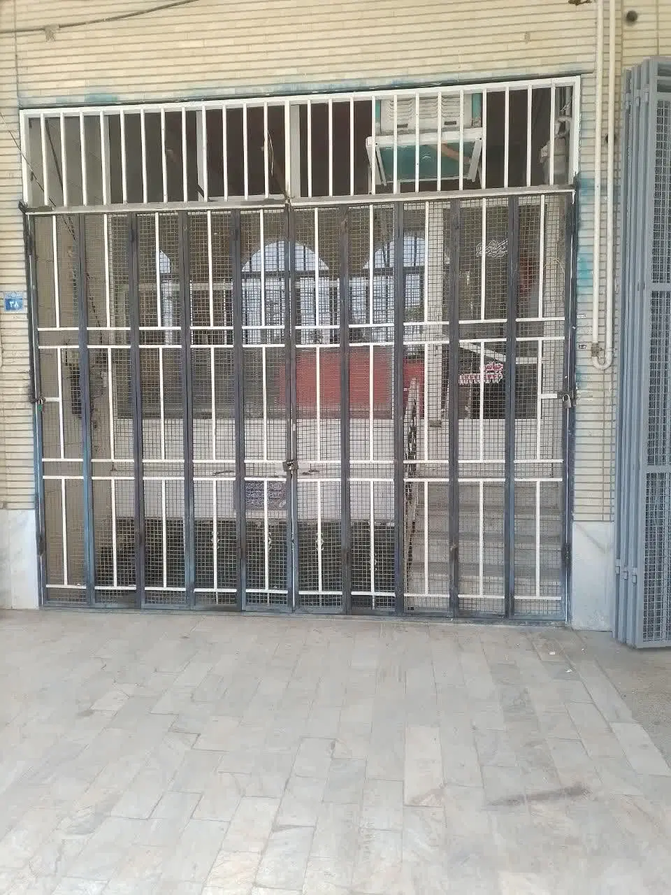مغازه پل رباط .