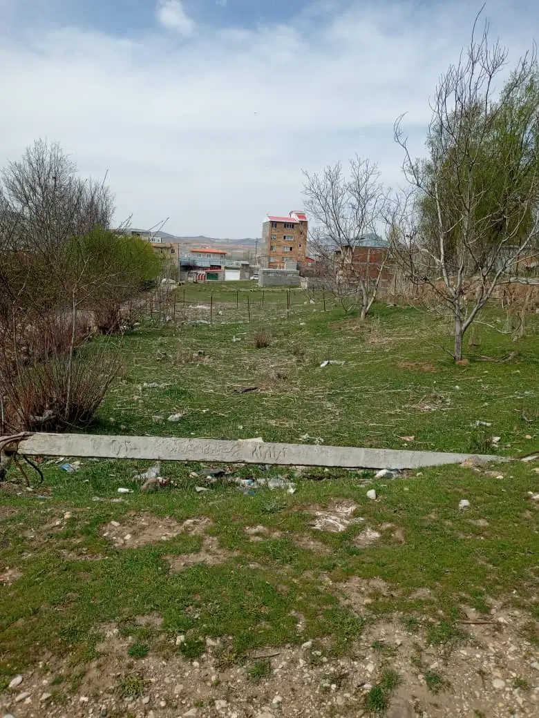 زمین انتهای خیابان کارگر شمالی