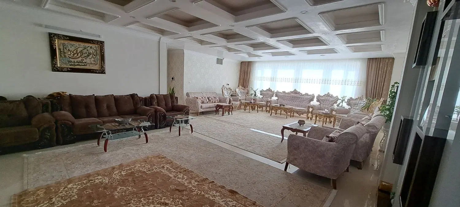 اجاره واحد ۳ خواب_طبقه اول_۲۲۰ متر _ خیابان آوینی