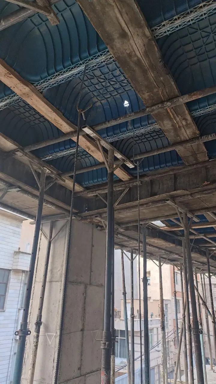ساختمان نیمه کاره ۲۷۰ متری ، محدوده استخر