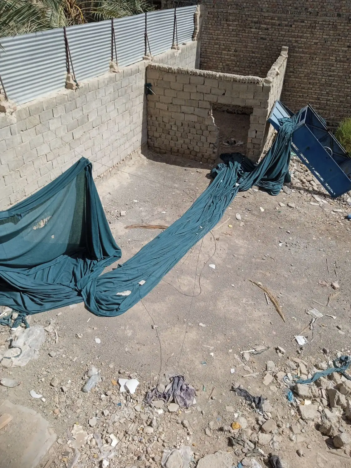زمین چهار دیواری