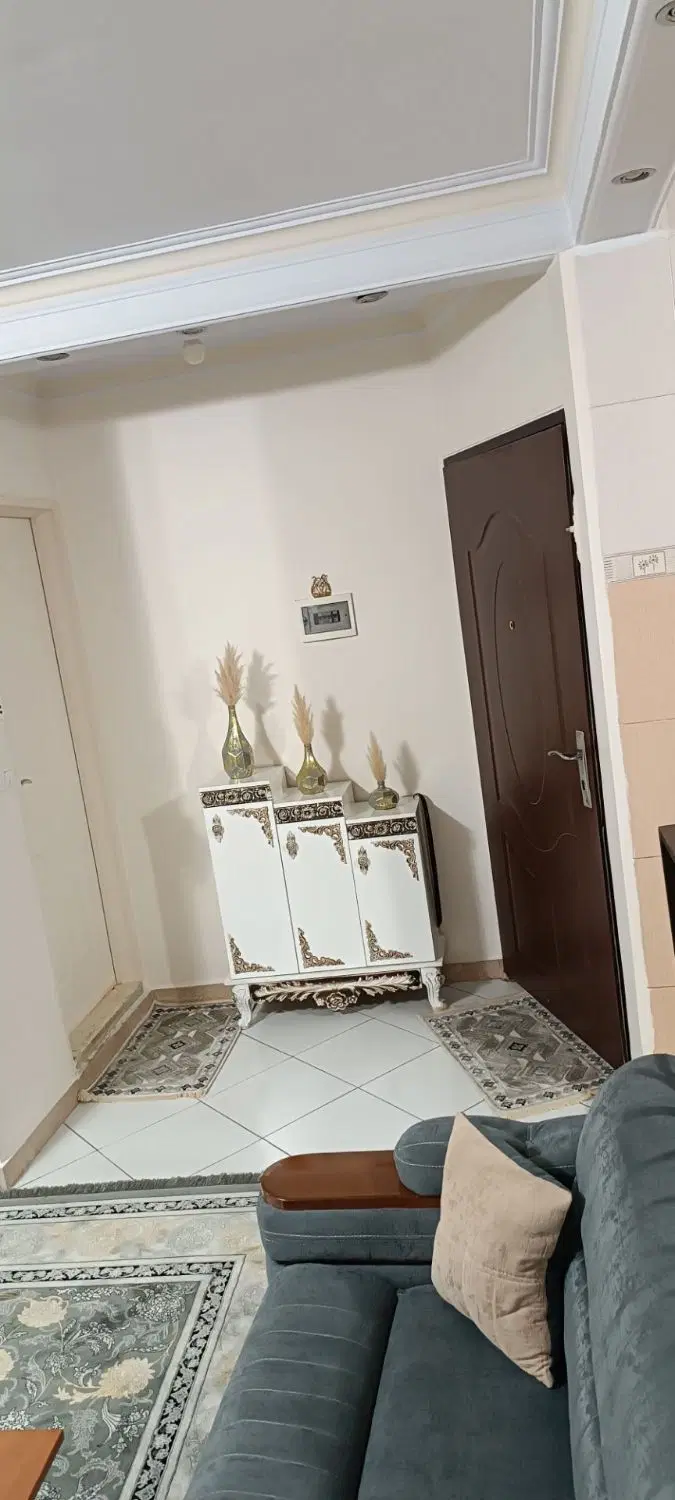 آپارتمان ۸۰ متری، دو خوابه، خوش‌نور و تمیز