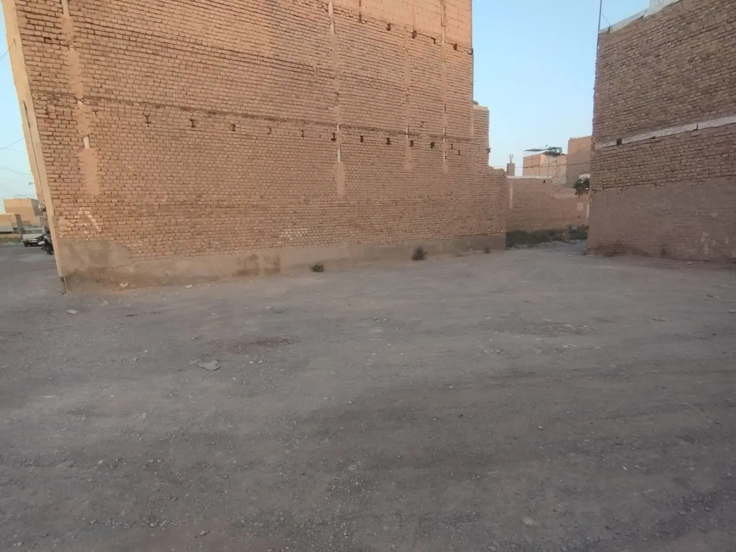 زمین متراژ ۸۷ متر