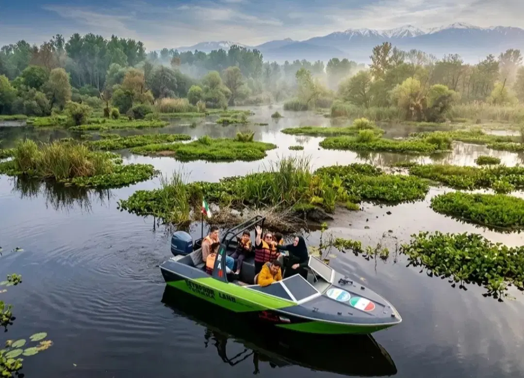 کلبه چوبی در طبیعت