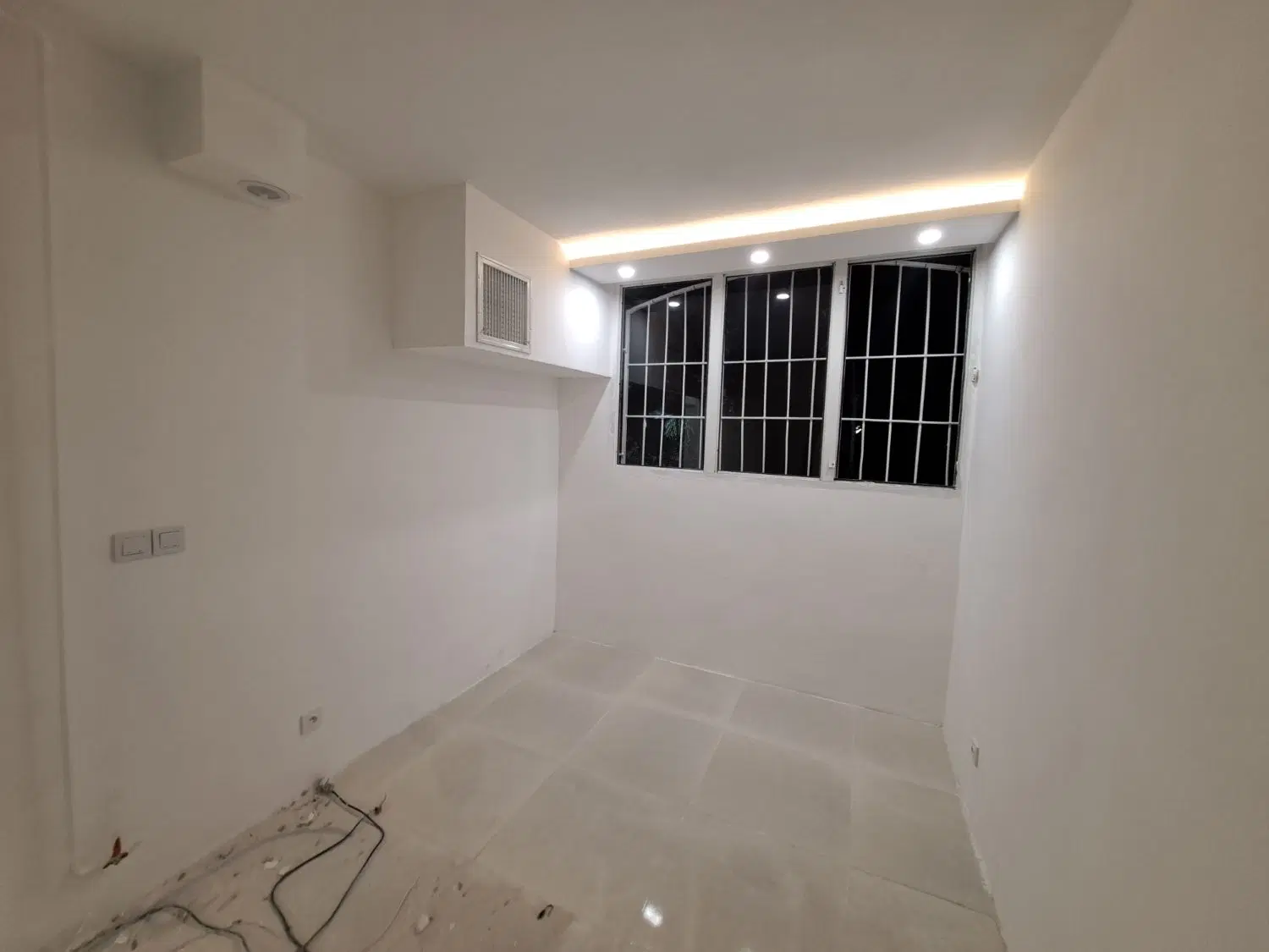 اپارتمان ۶۰ متری . همکف . حسابی ۳۶ . مجتمع گلایل