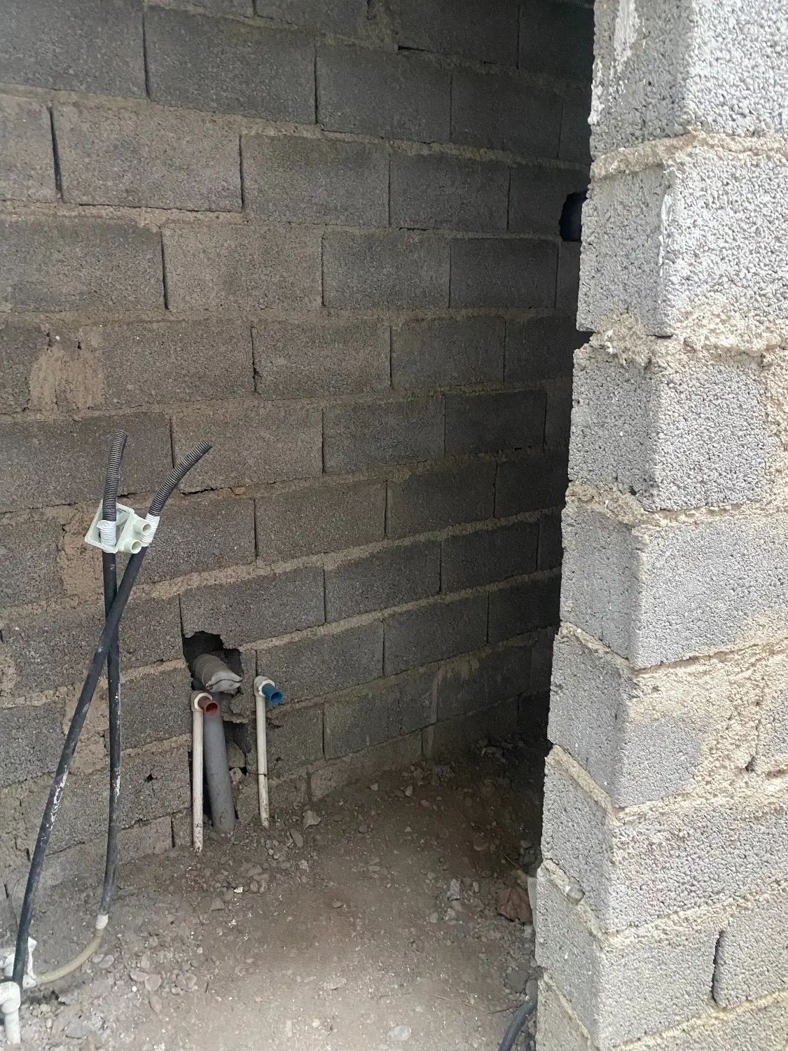 ساختمان نیمه اماده
