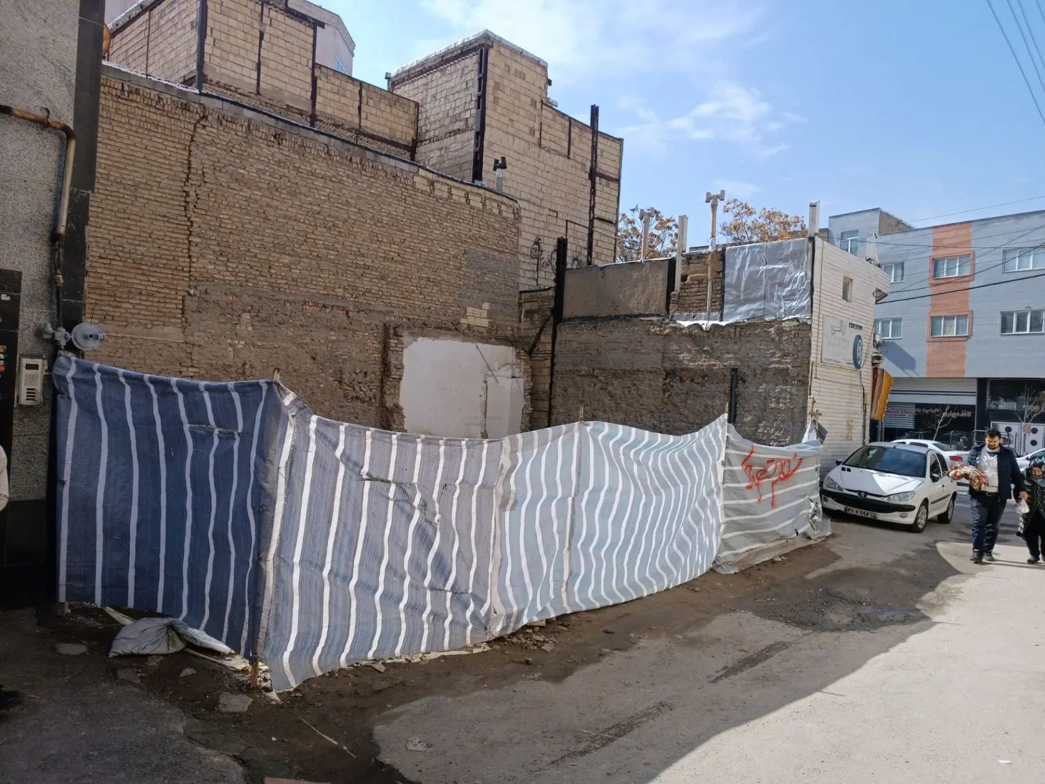 زمین به متراژ ۹۶_۵ دوکله با پروانه چهار طبقه