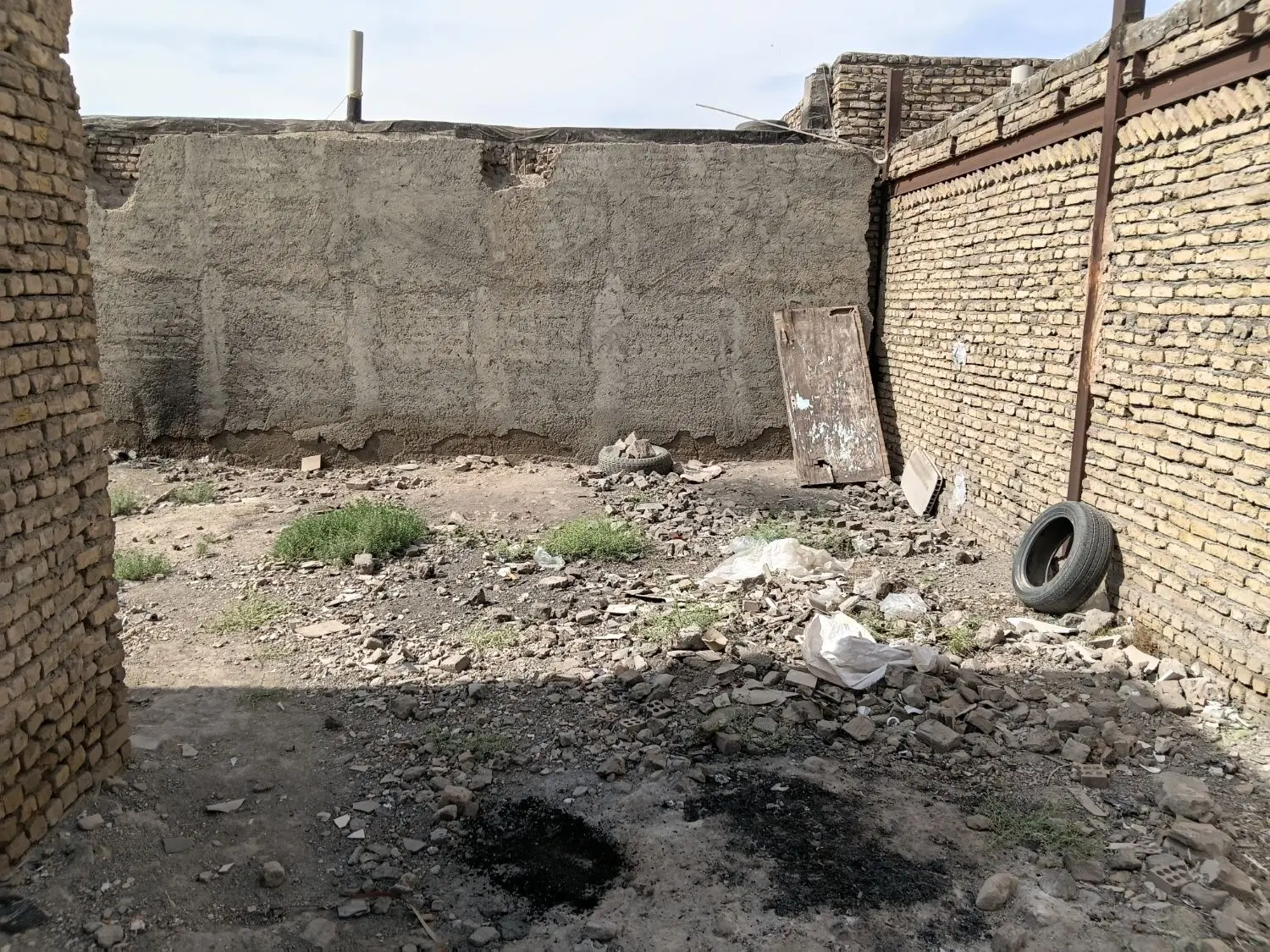 زمین فروشی