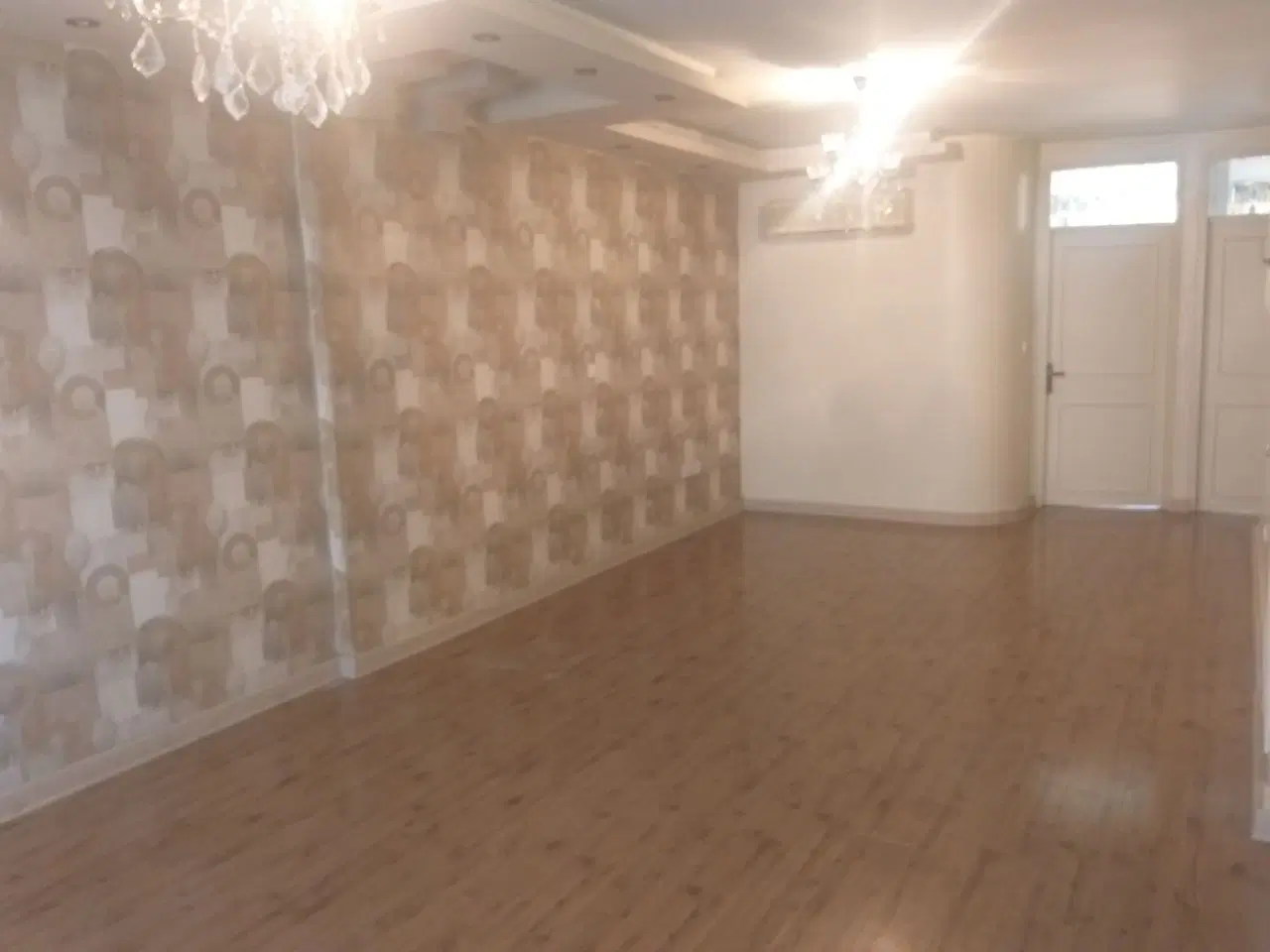 آپارتمان در ابوریحان ساختمان سنگی ۸۵ متر