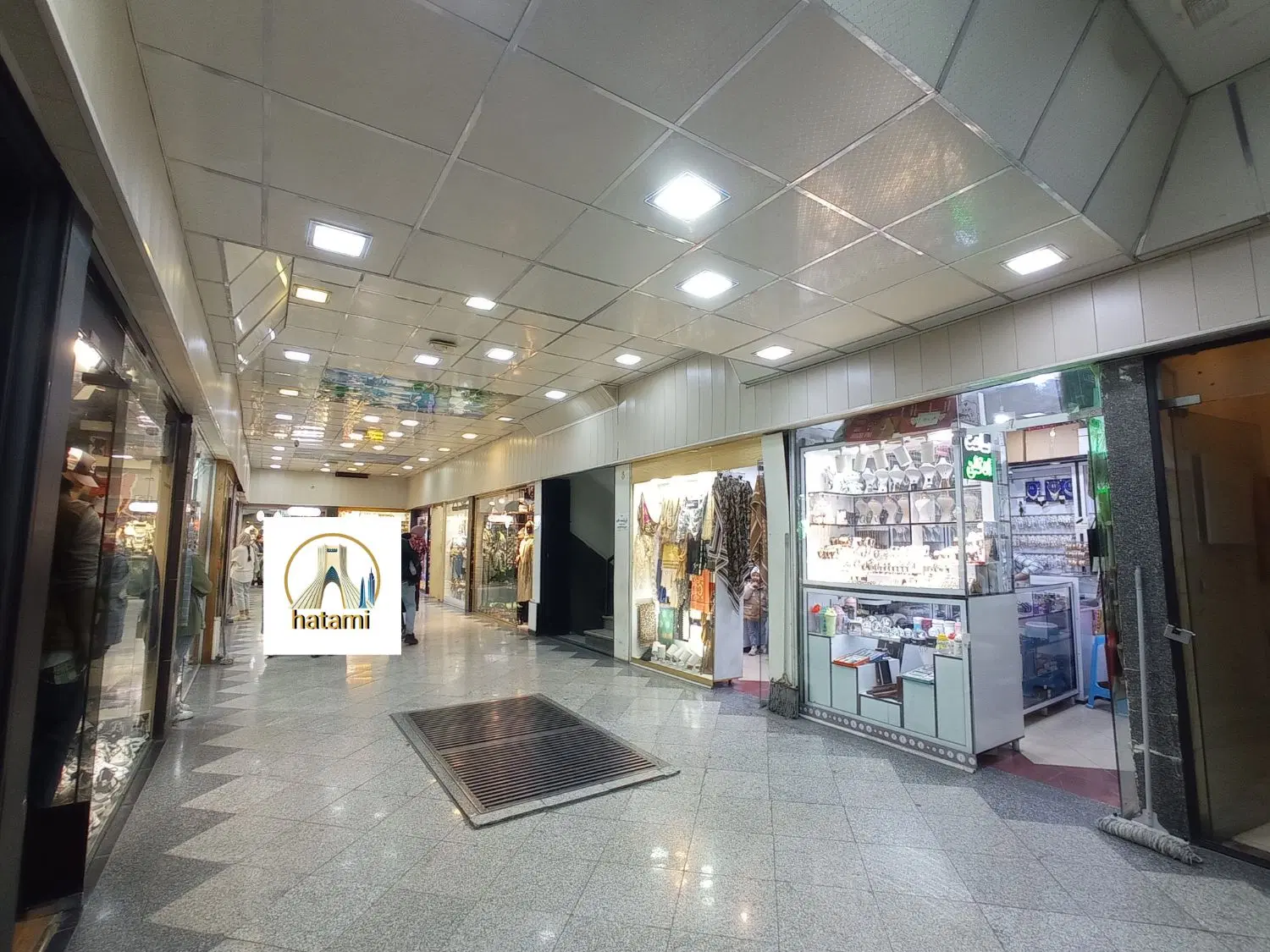 مغازه داخل پاساژ