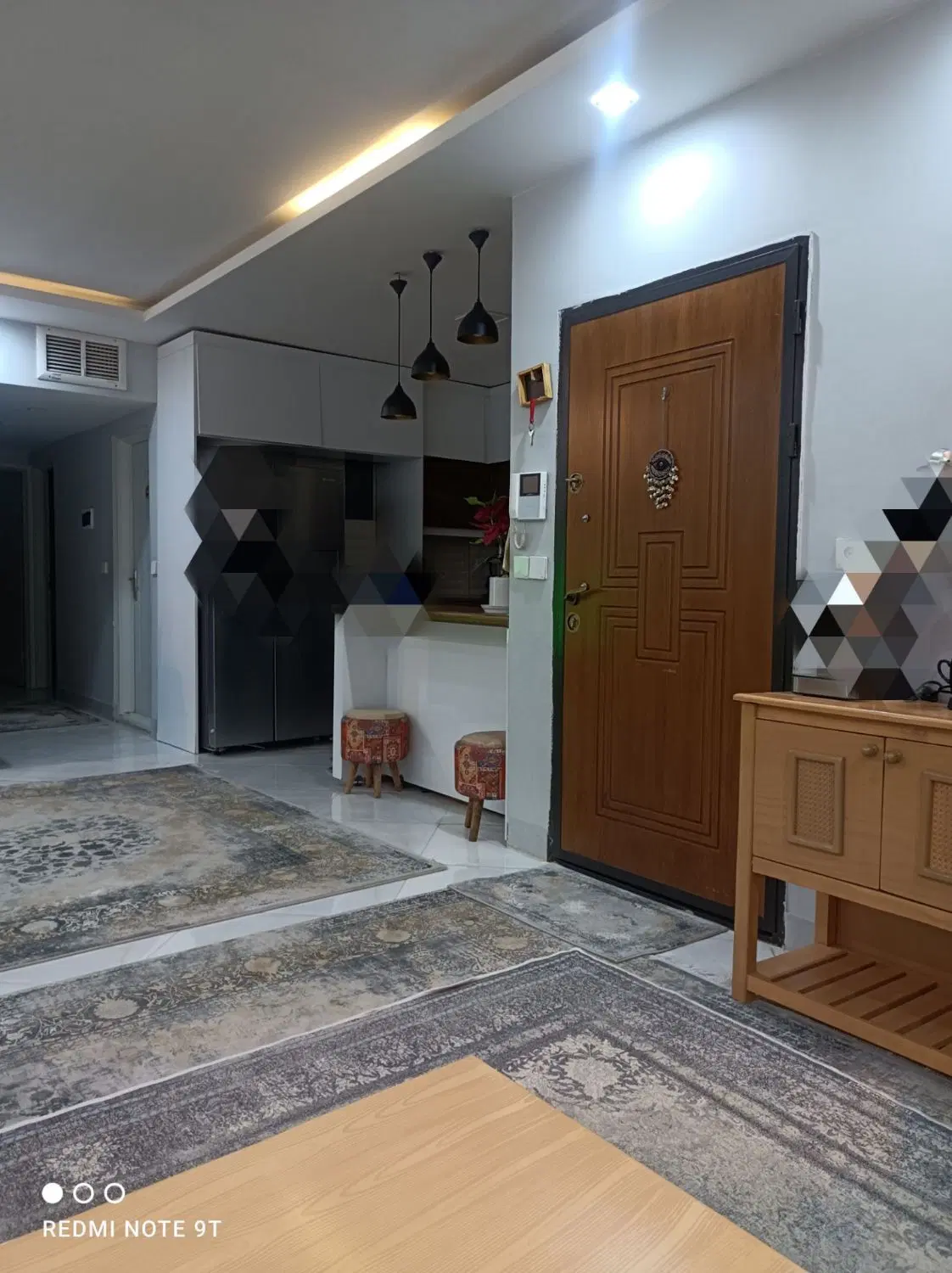 حاشیه خیابان اردیبهشت طبقه سوم