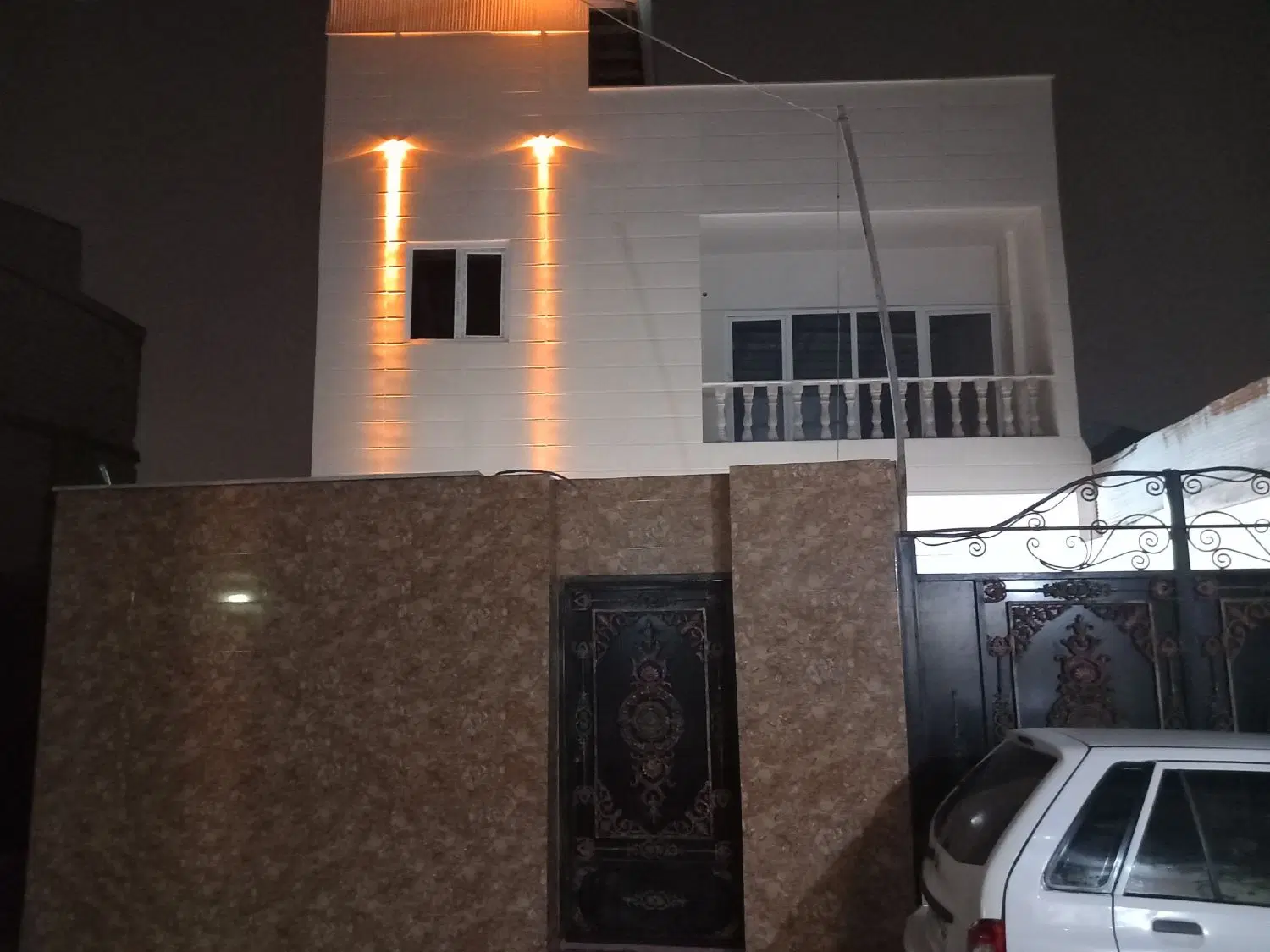 فروش خانه شیک و نوساز ‌۲‌طبقه‌در رشت امکانات‌فول