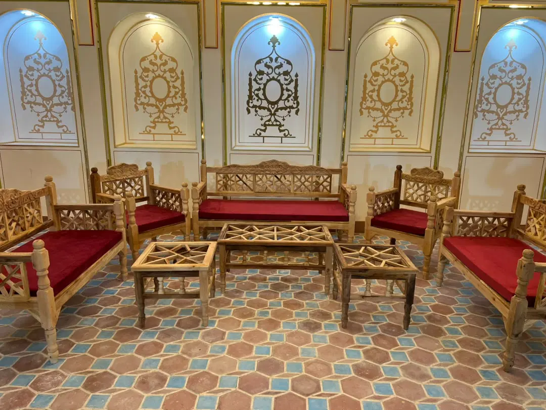 بهارستان دوطبقه. سفت کاری