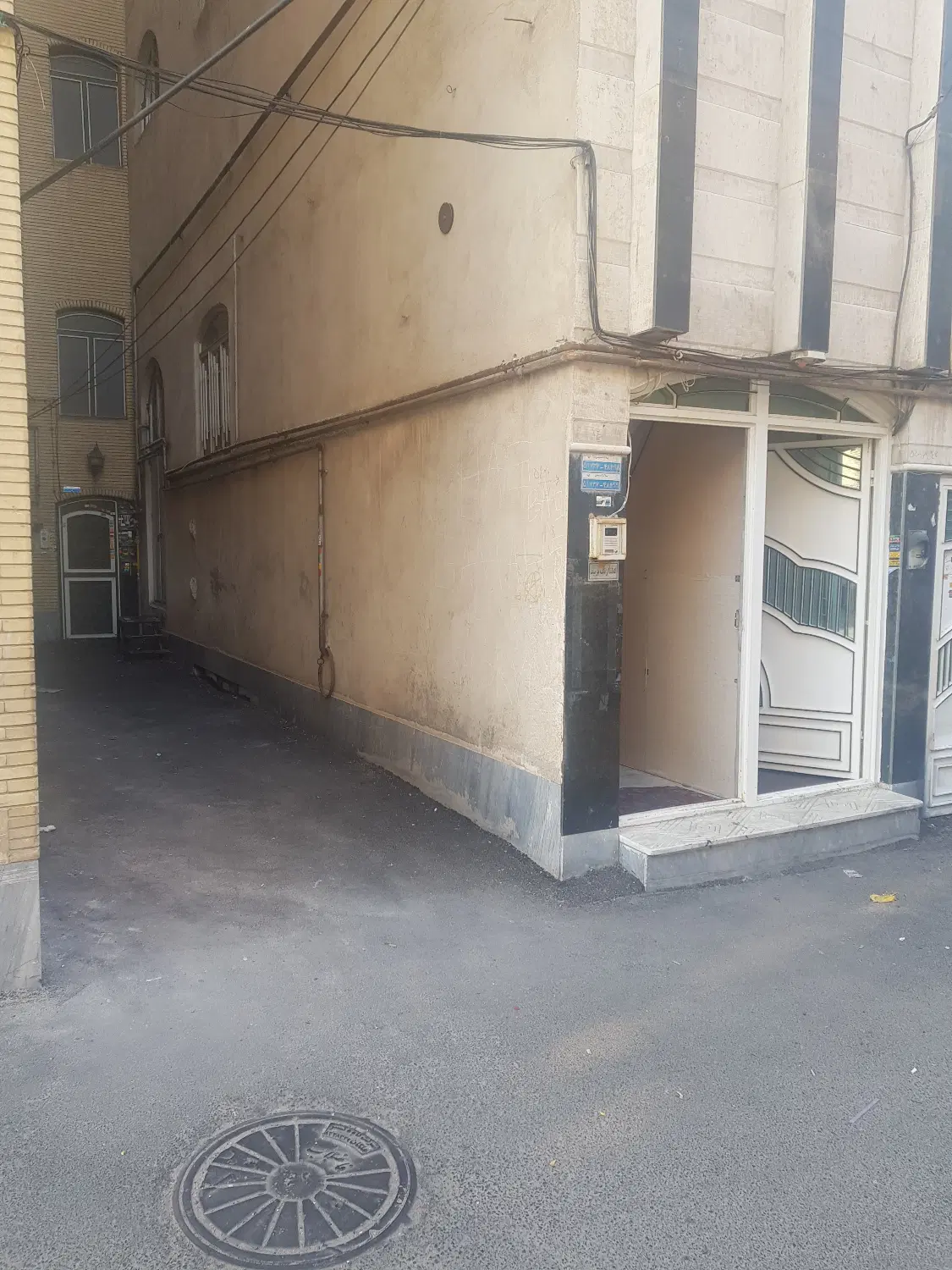 زیرزمین سالن ۱۲۵متری و واحد همکف ۷۰متری