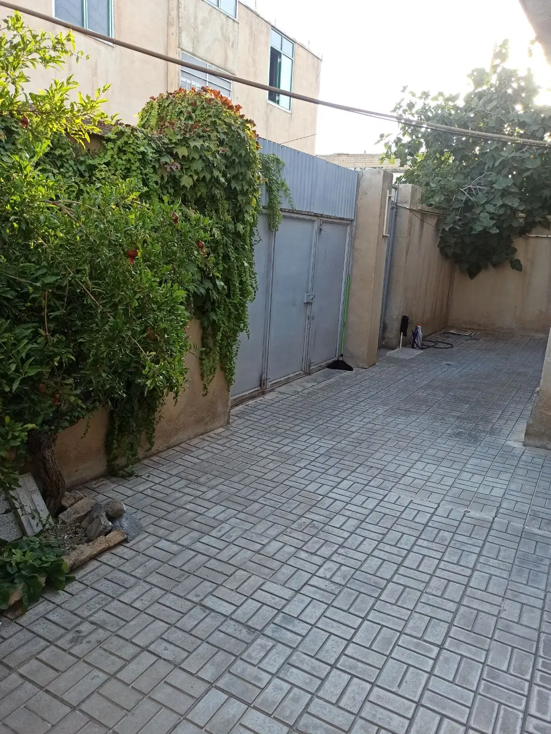 فروش خانه ویلایی ۱۸۰ متر در شهرک باهنر (آناهیتا)