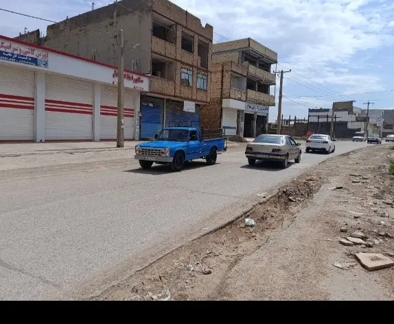 زمین تلوری جلو خیابان