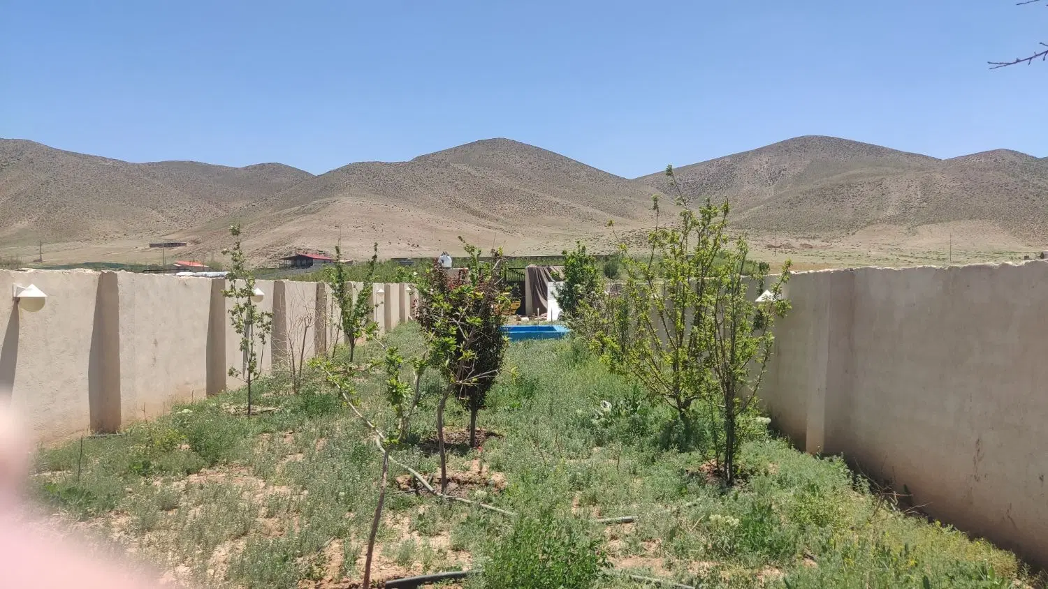 زمین فروشی