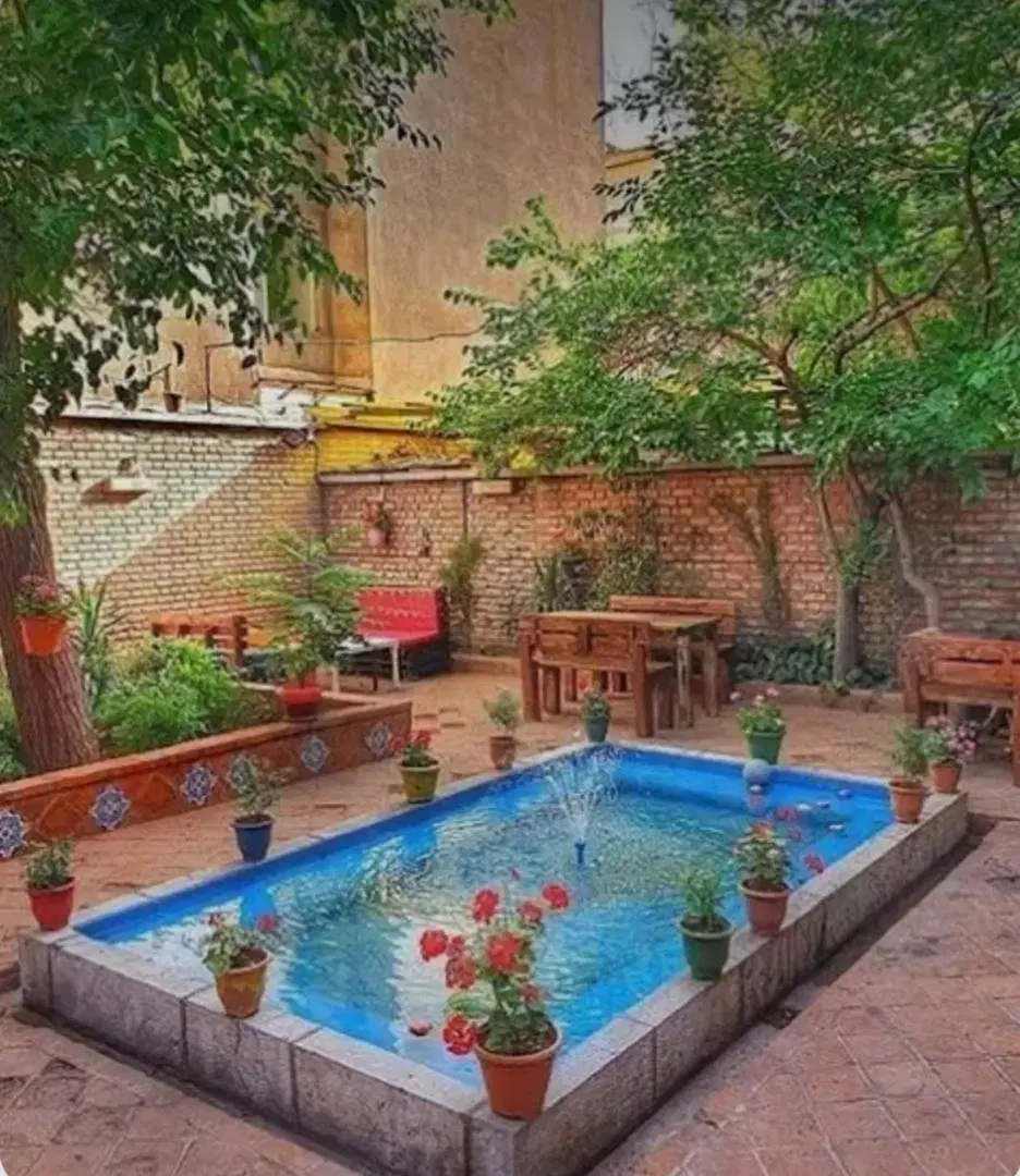 فروش ویلایی ۳۰۰ متری در مهرویلا خ ابن سینا