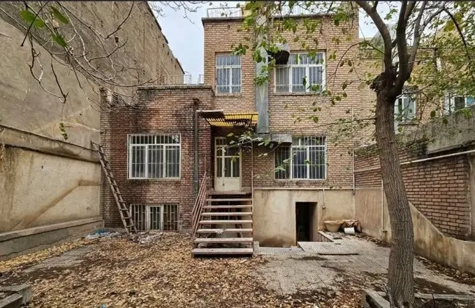 خانه کلنگی ۱۳۰ متری