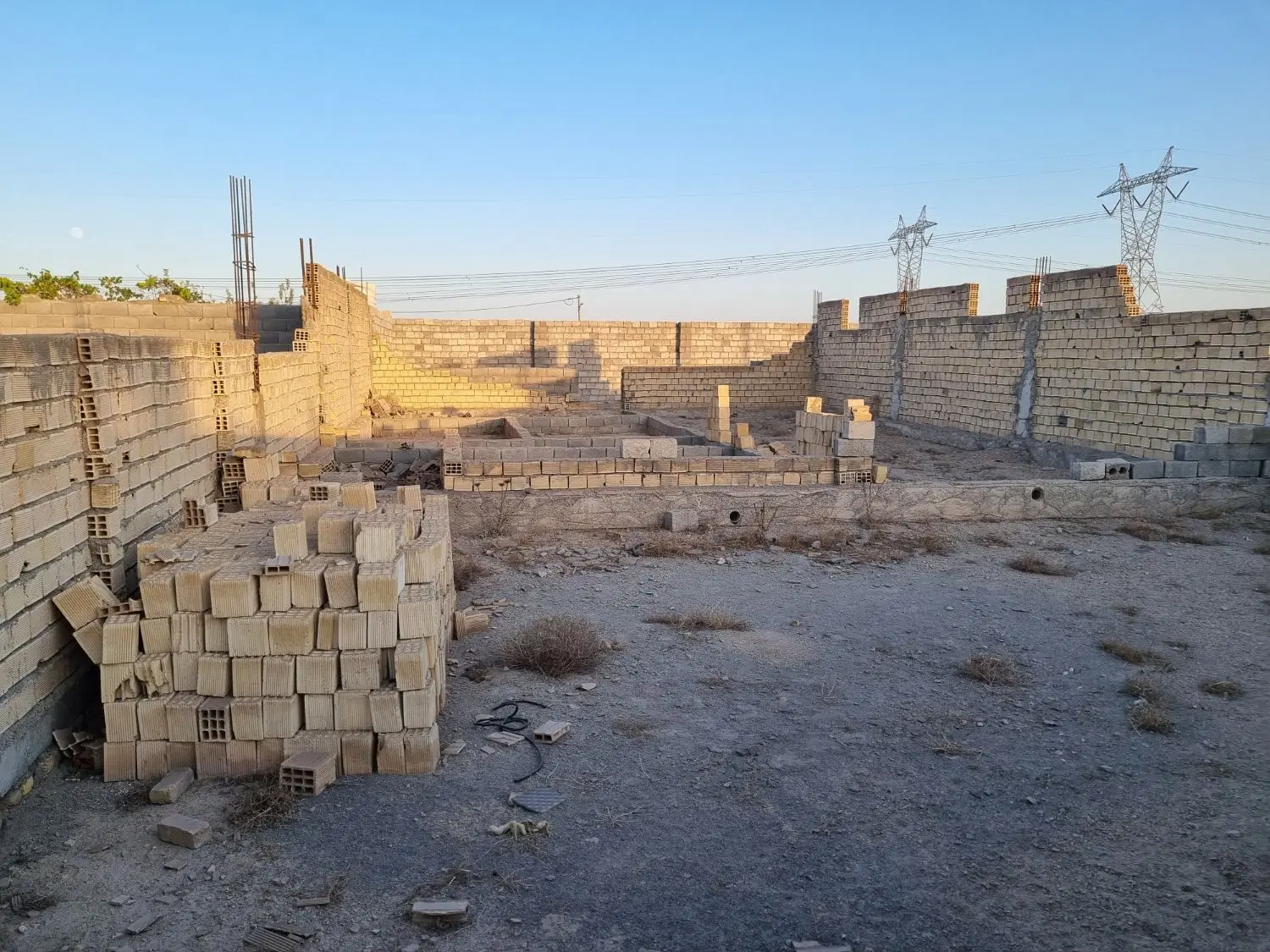 زمین ۶۰۰ متری در نزدیکی شهر مجلسی