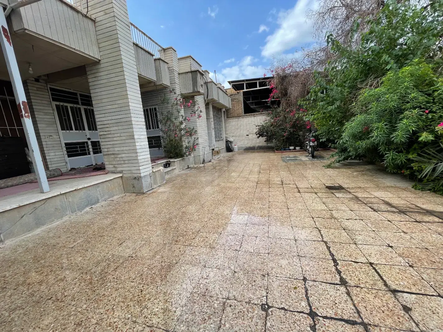 منزل ویلایی دو نبش ۴۶۰ متری