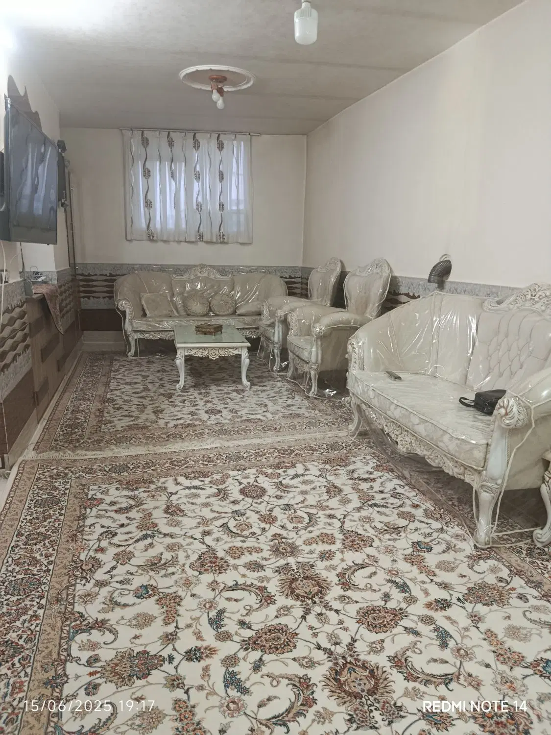 فروش یک واحدمسکونی همراه بامغازه تجاری