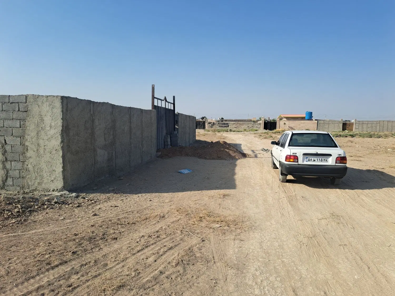 چهاردیواری باغچه