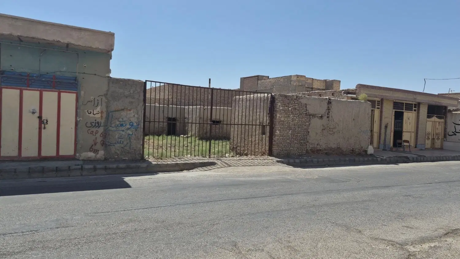 زمین فروشی