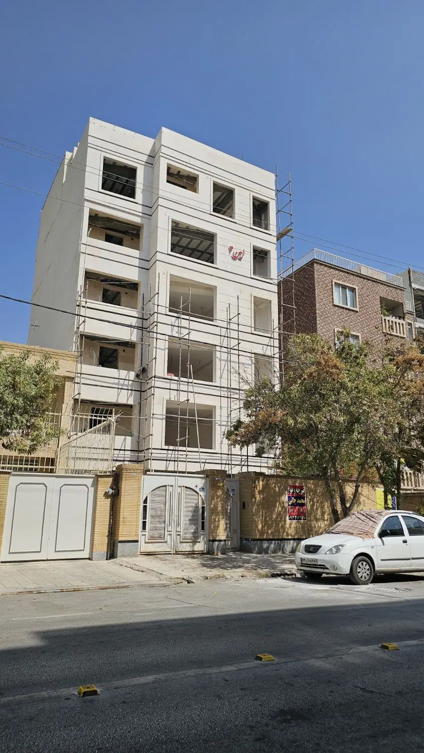 سر سه نبش ، تک واحدی ۱۵۰ متر ، غرق در نور