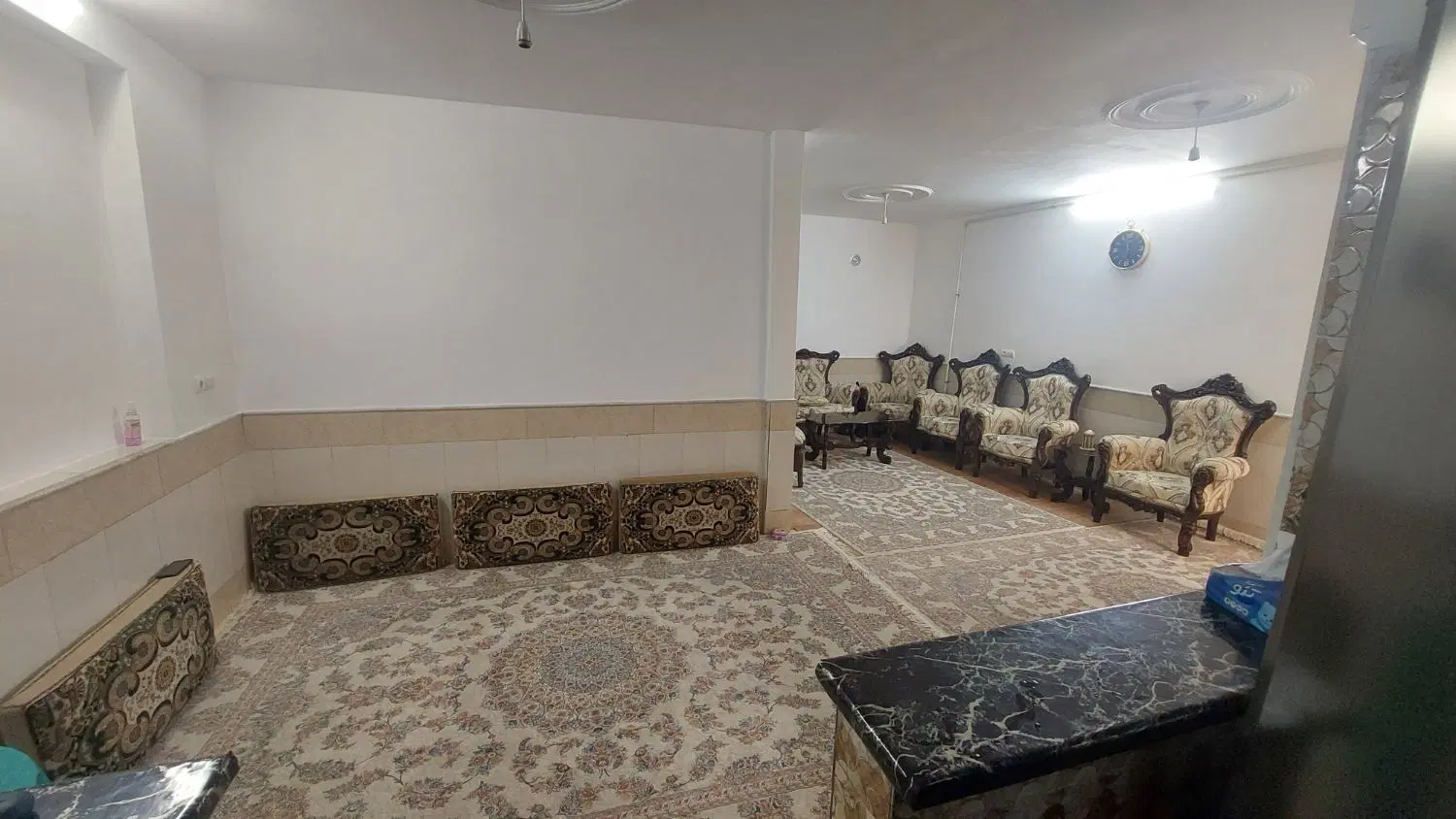 ۷۰ متر پشت قواره