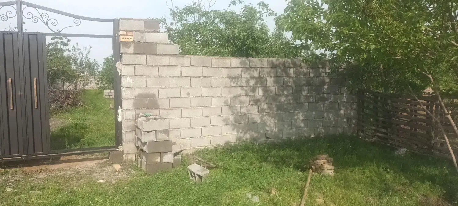 ۱۳۰۰ متر زمین  با یک ساعت آب دائمی در سیس