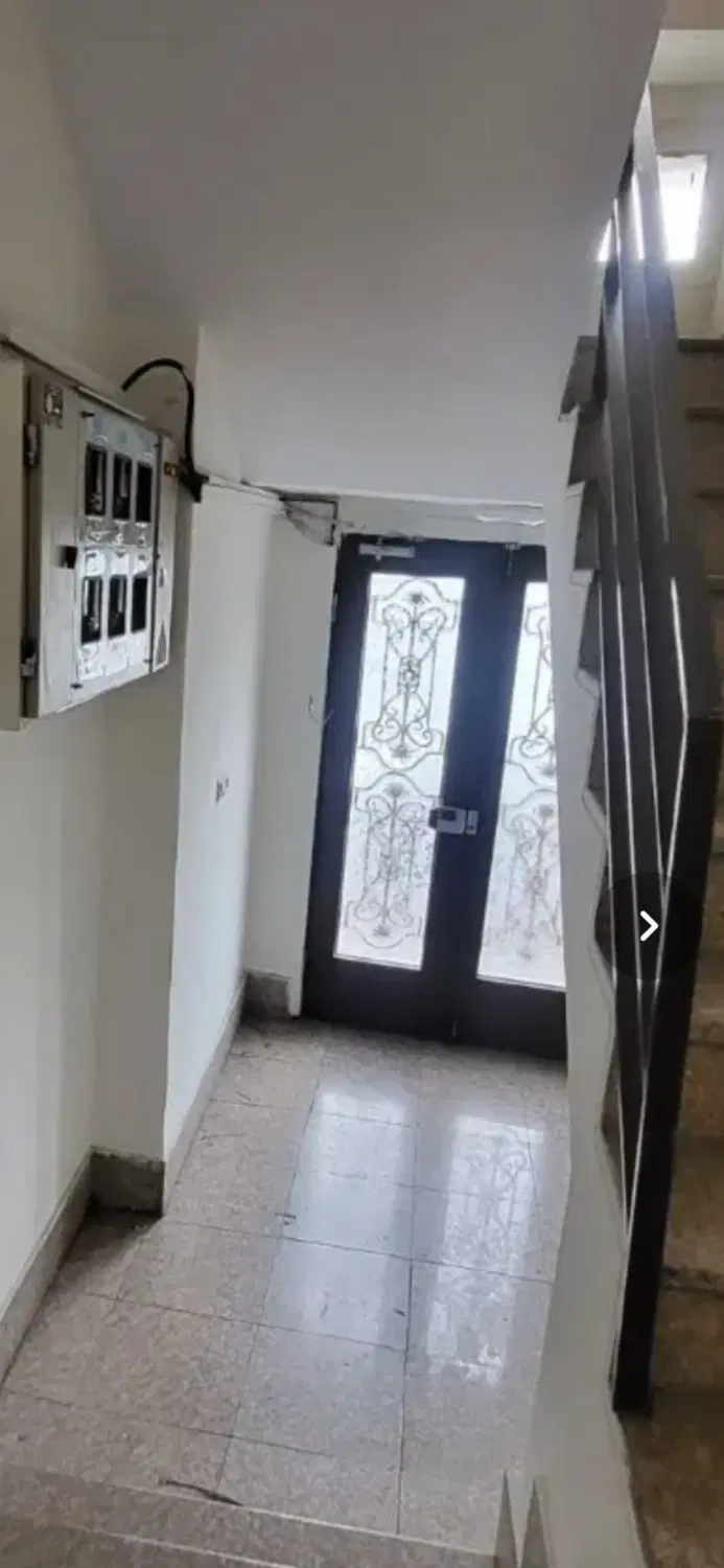 مستغلات ۳۰۰ متر دربست