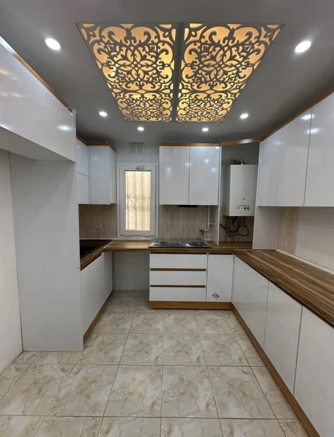 63 متری _ فول _ سالن پرده خور خوش نقش