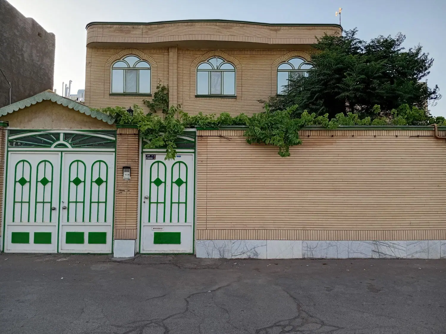 ویلایی دوبلکس مرکزشهر خ المهدی ۳