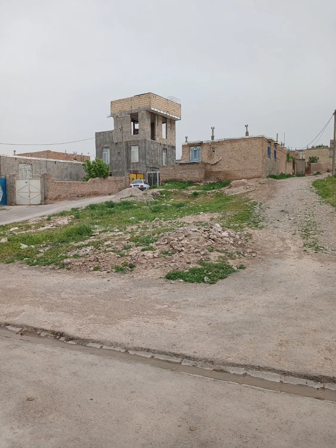 یه زمین سند دار در روستای کهنه فرود