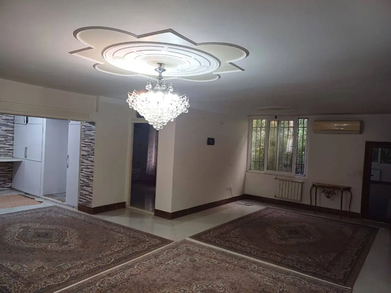 خان ویلایی واقع در کوچه طاهری