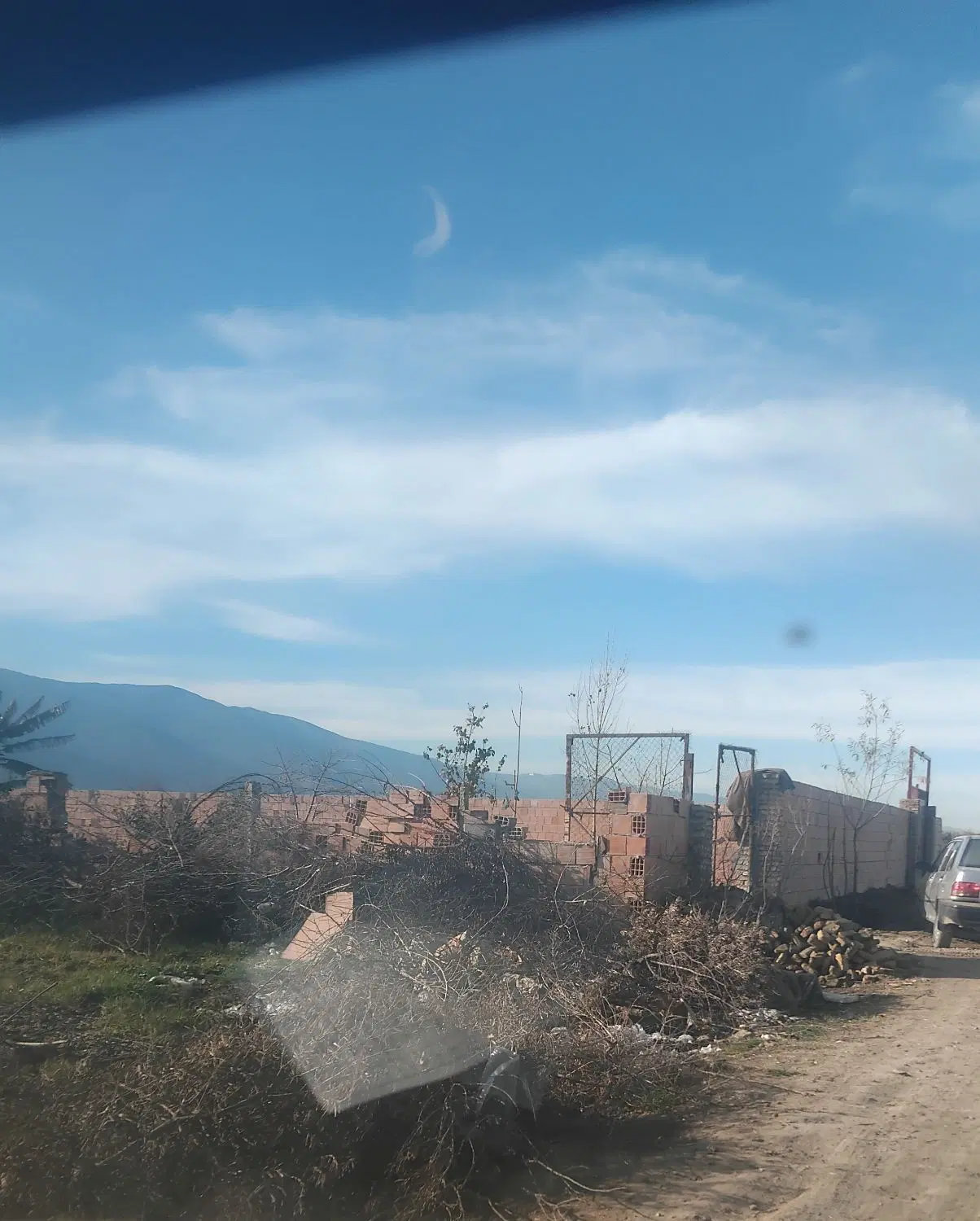 زمین دریساقی