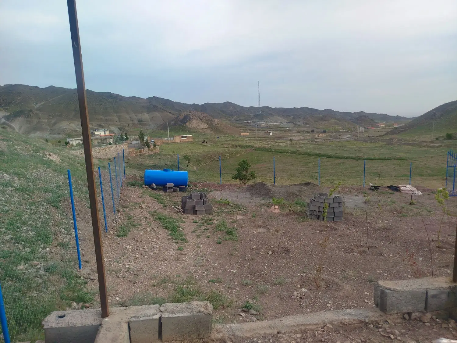 باغ در دانه کوه با ویو ابدی
