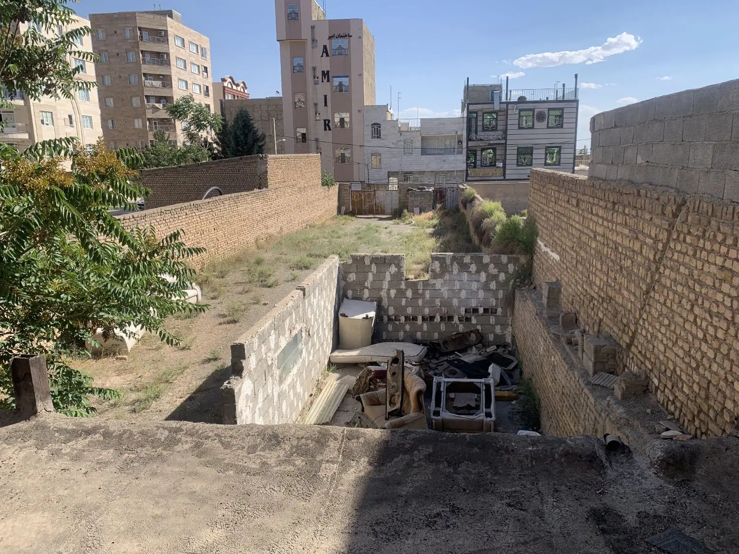 ۵۶۰متر زمین تجاری ومسکونی با مغازه وزیرزمین دوبهر